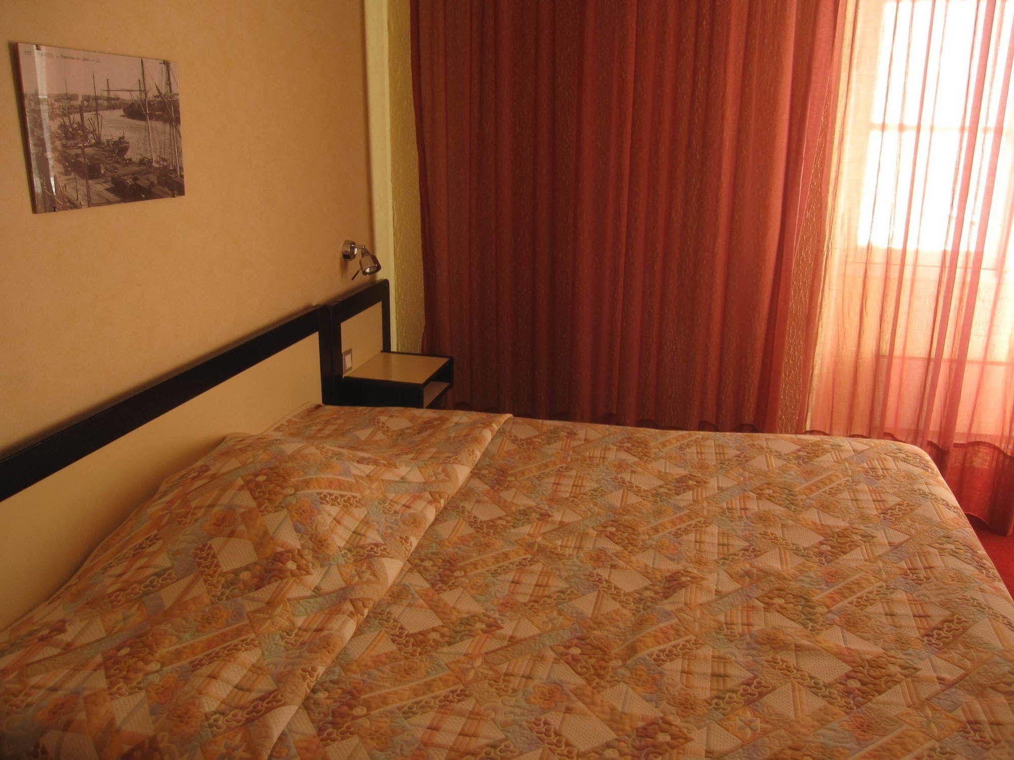 Hotel Des 3 Marchands Nantes Kültér fotó